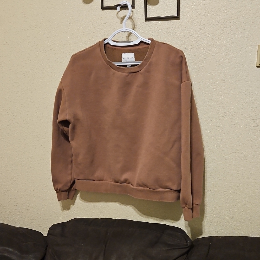 Elegant Brown Crewneck Sweater